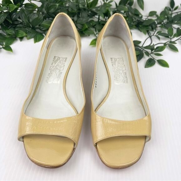Salvatore Ferragamo ivory/Butter shoes open toe, kitten heel Leather Pumps 6.5 - Picture 2 of 10